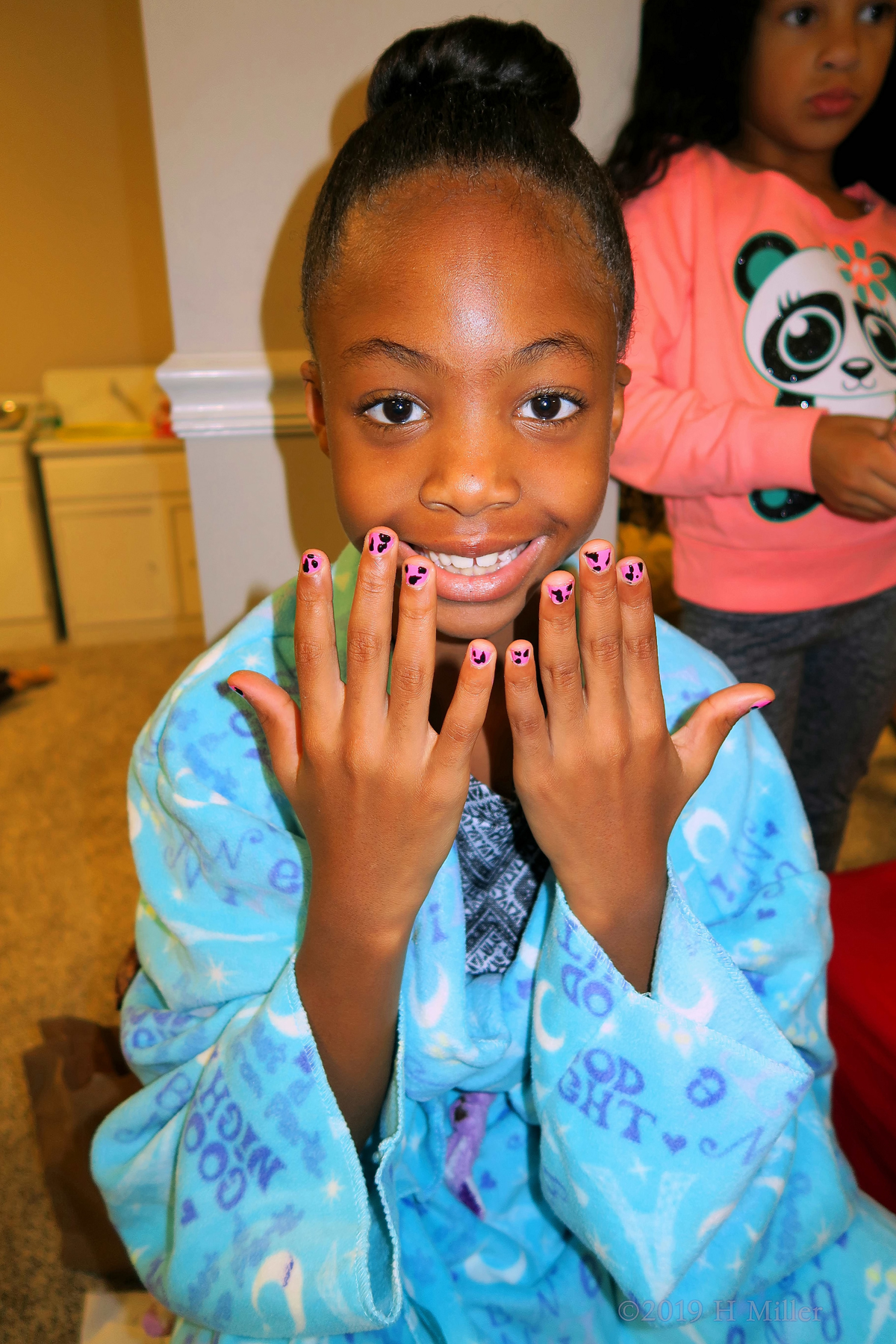 Splendid Showcase! Kids Mani At The Kids Nail Salon! 