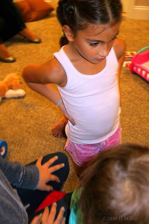 Carefully Choosing! Kids Manis At The Spa! Carefully Choosing! Kids Manis At The Spa!