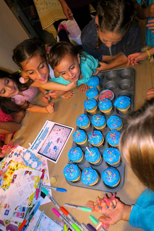 Fetching Food! Kids Cupcakes In Bright Blue!