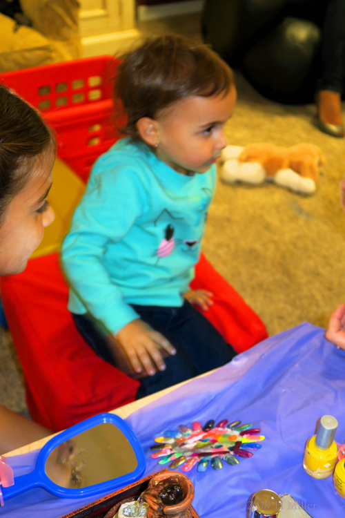 Surprising Sisters! Kids Manis For Party Guest! Surprising Sisters! Kids Manis For Party Guest!