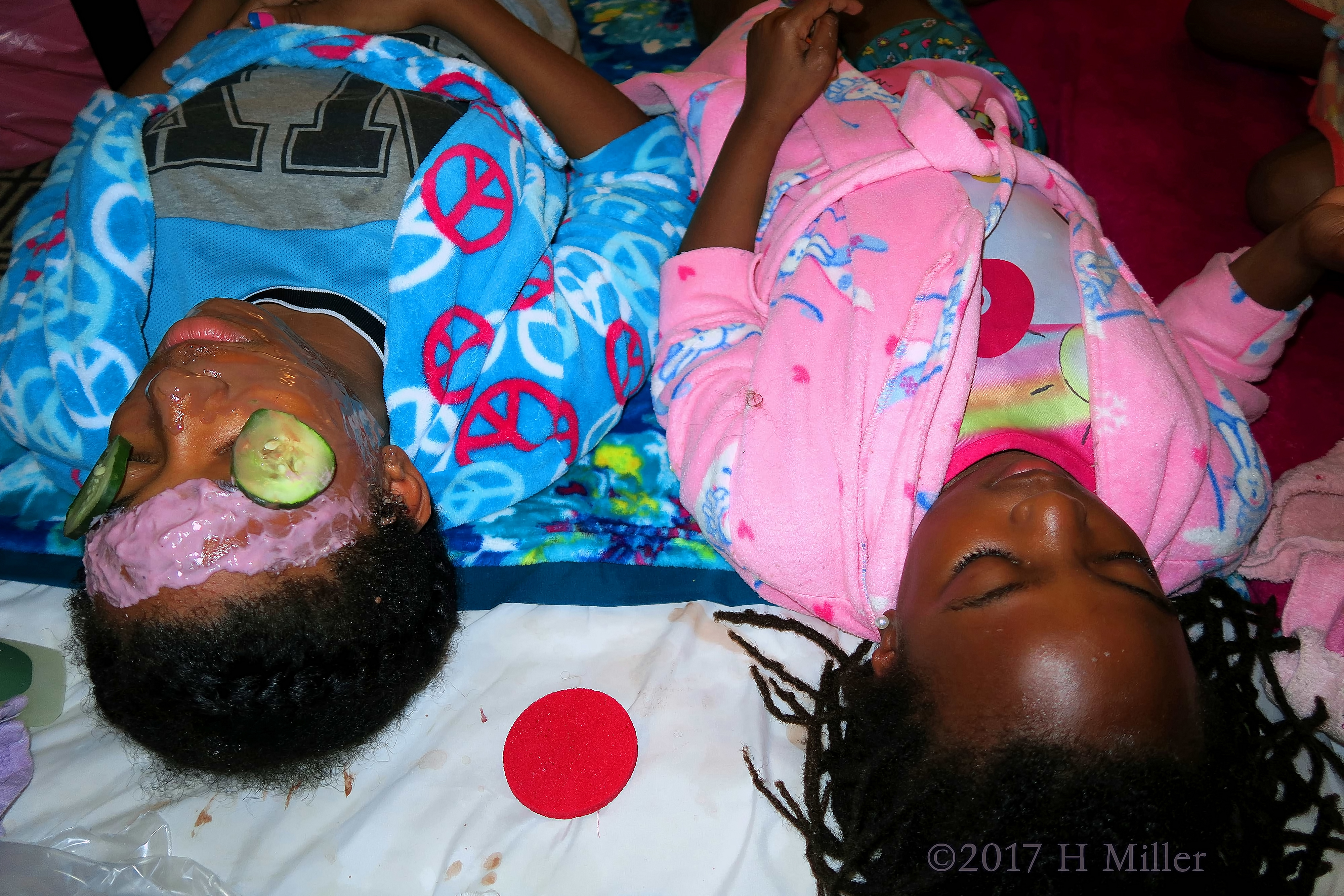 Girls Facials Are Even More Fun Together! 4 Girls Facials Are Even More Fun Together! 4