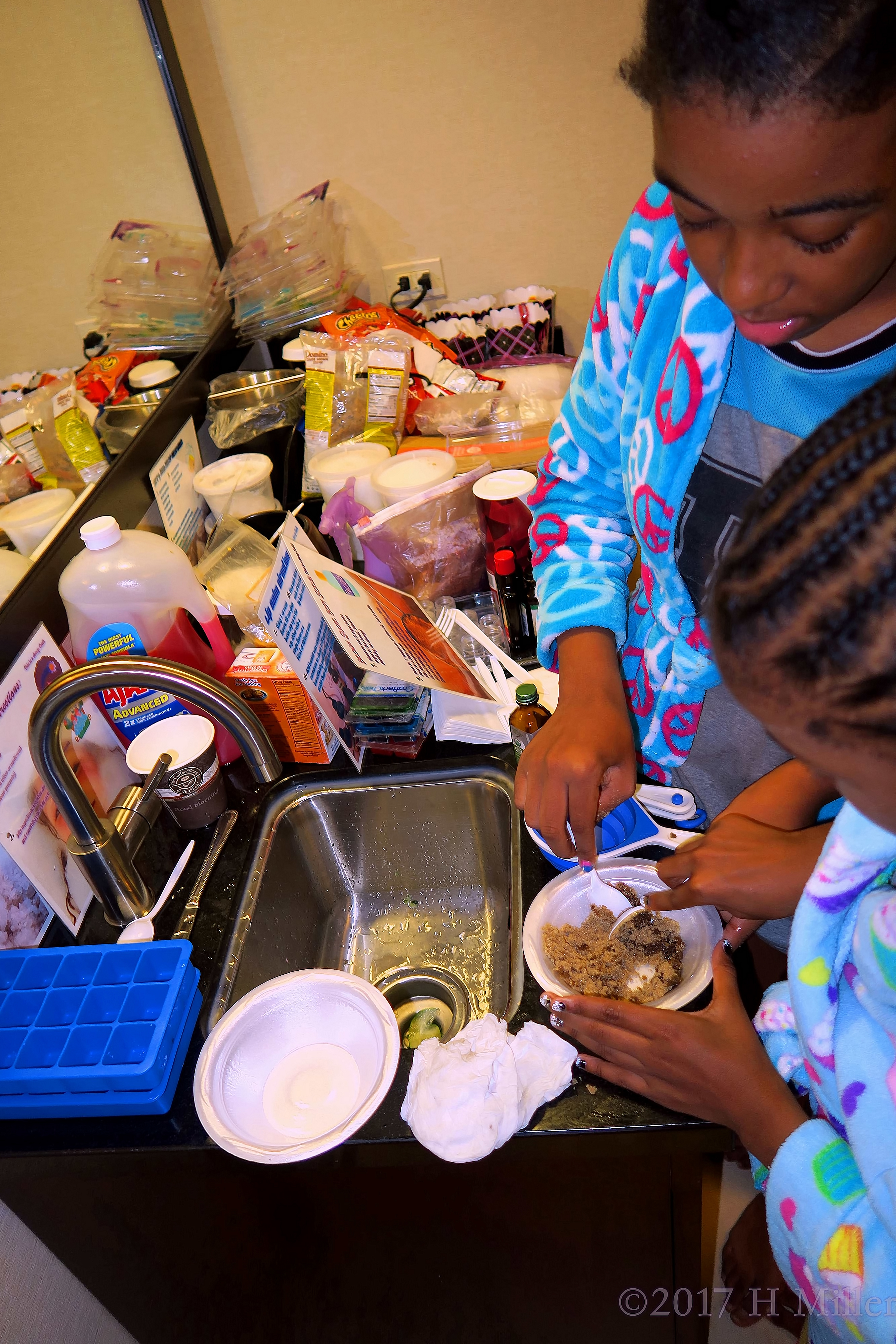 Making Kids Crafts Is Super Fun And Super Easy Too! Making Kids Crafts Is Super Fun And Super Easy Too!