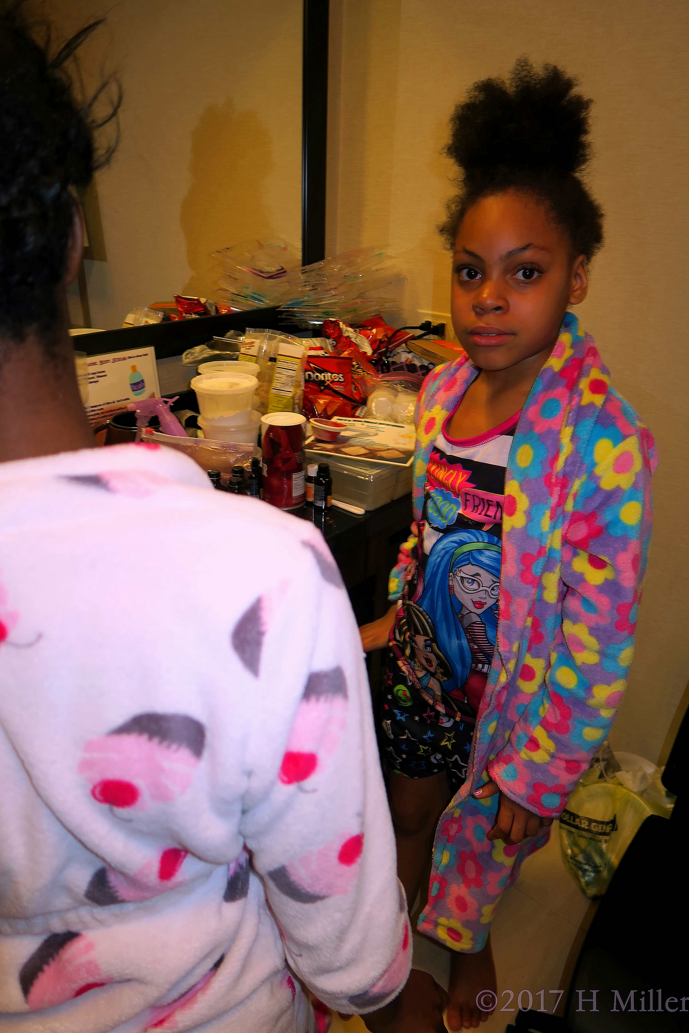 Stopping For A Moment During Kids Crafts. 4 Stopping For A Moment During Kids Crafts. 4