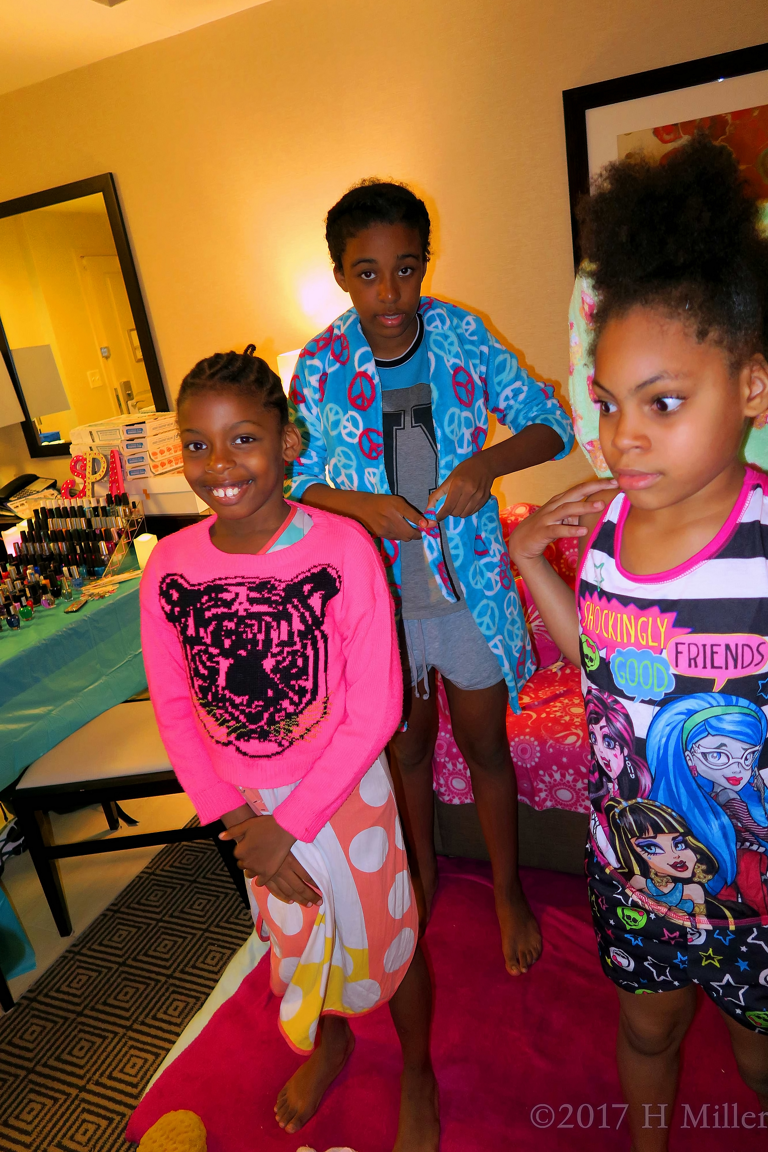 They Are Choosing Their Favorite Spa Robe, Too! They Are Choosing Their Favorite Spa Robe, Too!