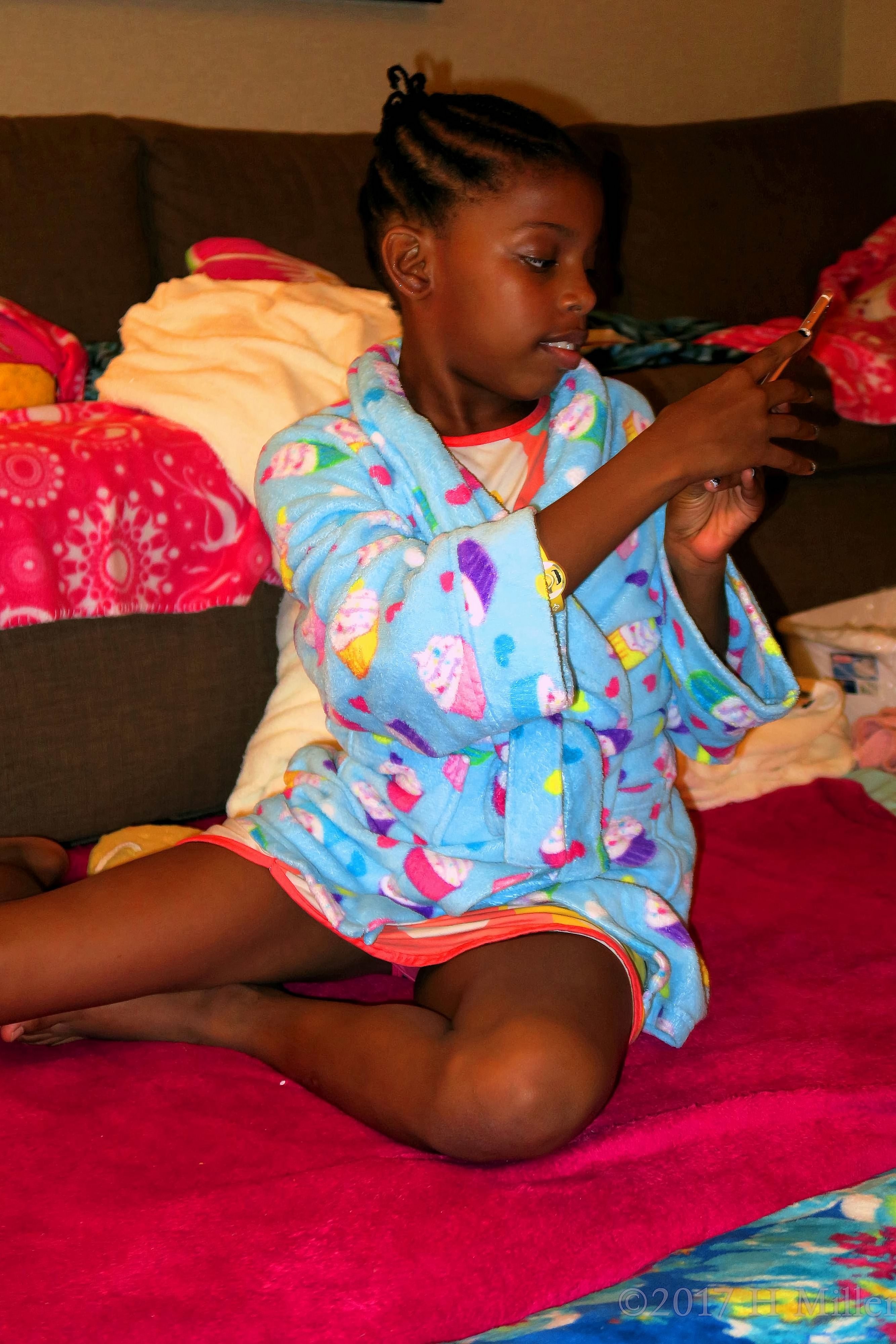 Using Her Phone During The Kids Spa. 4 Using Her Phone During The Kids Spa. 4