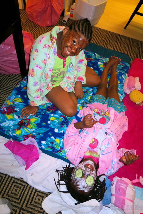 Everyone Is Having Lots Of Fun During Girls Facials At The Spa For Kids! Everyone Is Having Lots Of Fun During Girls Facials At The Spa For Kids!