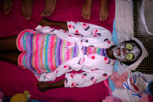 Girls Facials Are Sooo Relaxing! Girls Facials Are Sooo Relaxing!