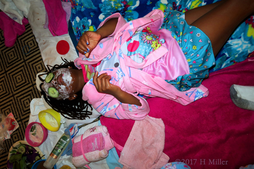 Her Kids Facial Is In Progress! Her Kids Facial Is In Progress!