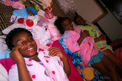 Laughing And Smiling At The Spa For Kids! Laughing And Smiling At The Spa For Kids!