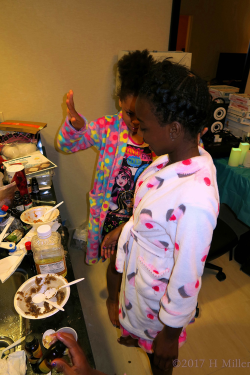 They Are Having A Fun Time At The Spa For Girls! They Are Having A Fun Time At The Spa For Girls!