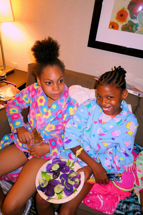 Smiling And Chatting During The Spa For Girls. Smiling And Chatting During The Spa For Girls.