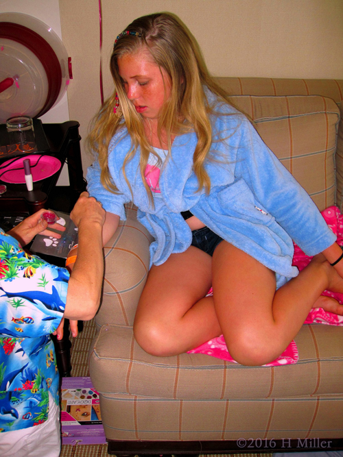 Getting A Cute Glitter Temorary Tattoo Getting A Cute Glitter Temorary Tattoo