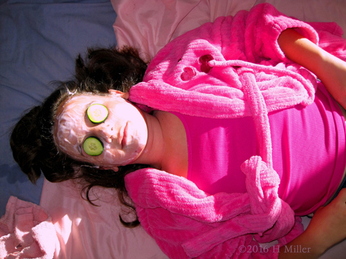 Relaxing In A Homemade Vanilla Face Masque Relaxing In A Homemade Vanilla Face Masque