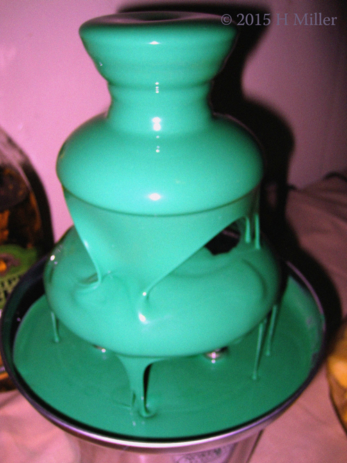 Chocolate Fountain With GREEN Chocolate! What..