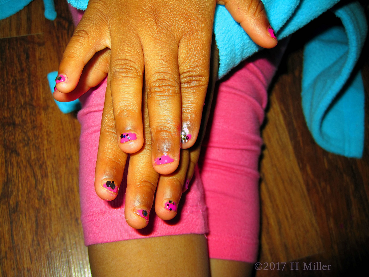 Cute Kids Nail Art At The Spa For Girls! 