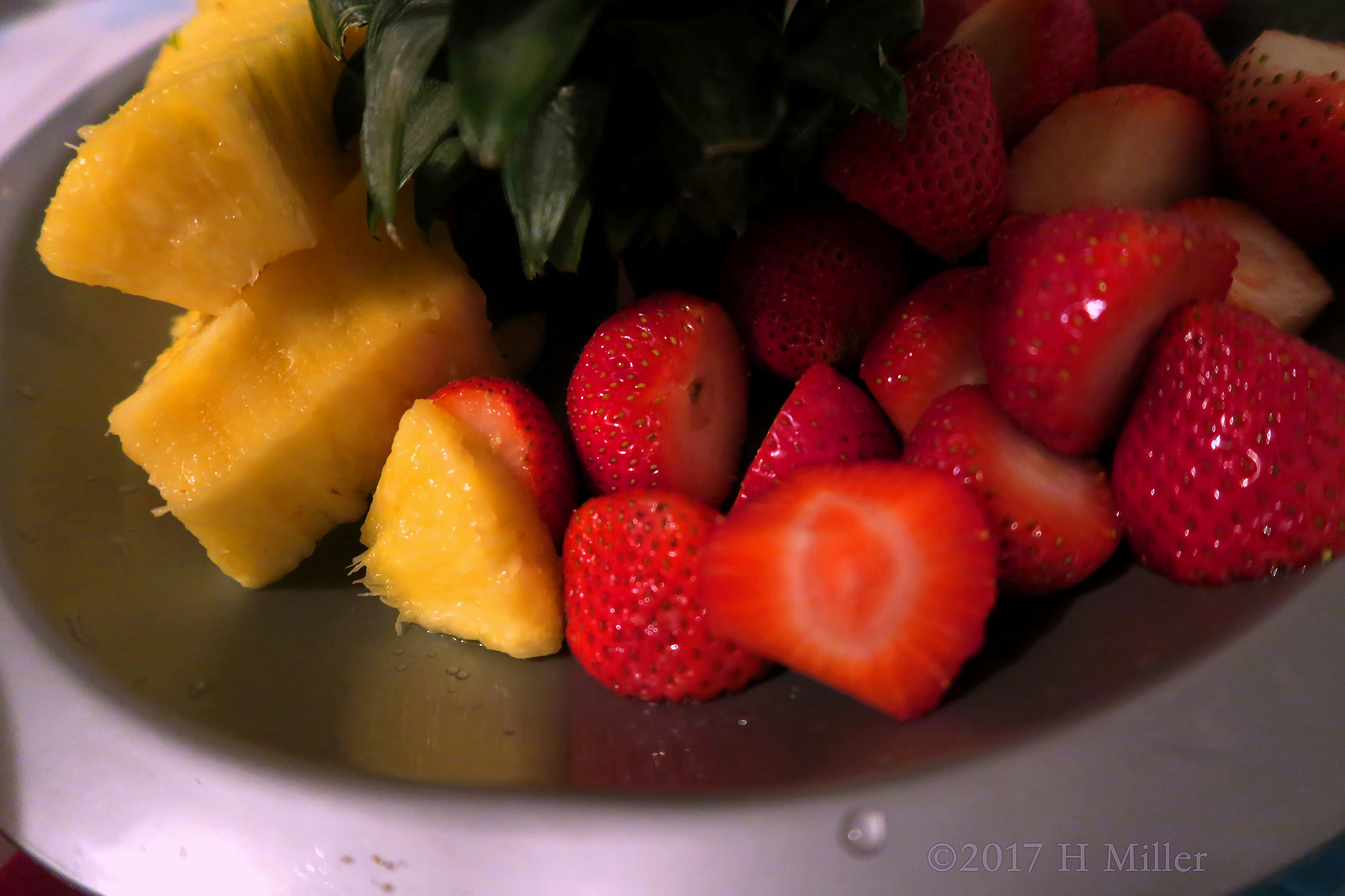 Tasty Fruits For Chocolate Fondue Dipping Await The Kids! Tasty Fruits For Chocolate Fondue Dipping Await The Kids!