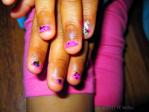 Kid Friendly, Glittery Girls Manicure! Kid Friendly, Glittery Girls Manicure!