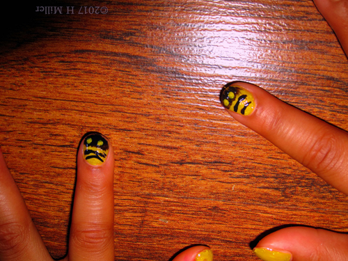 Kid Friendly Cool Bee Bug Nail Designs! Kid Friendly Cool Bee Bug Nail Designs!