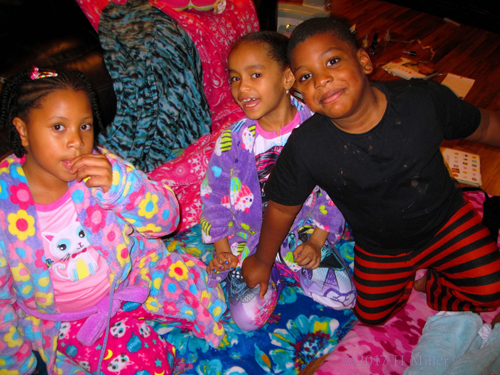 Kids Having Fun At The Spa Party! Kids Having Fun At The Spa Party!