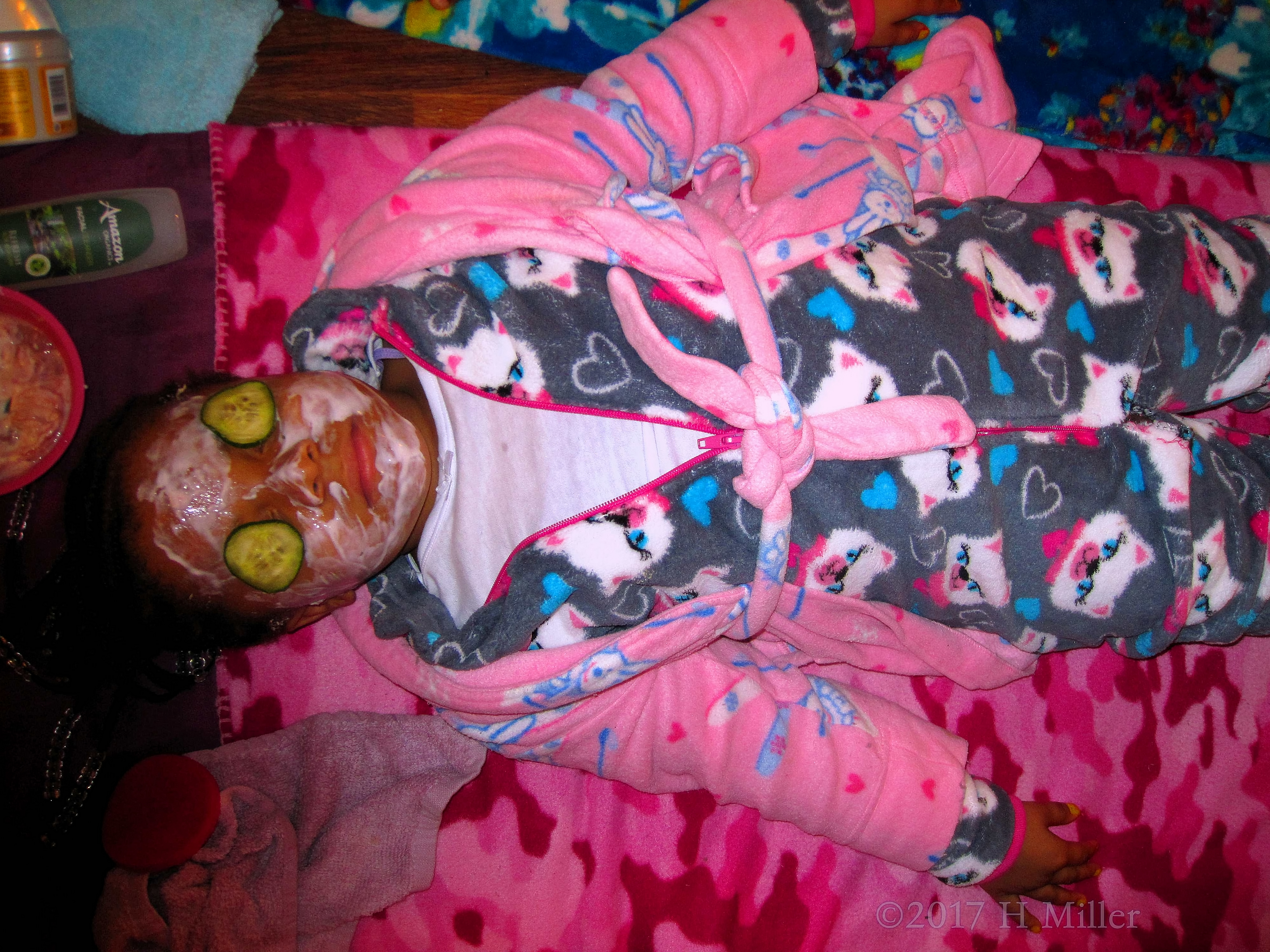 Enjoying Her Facial At The Spa For Girls! Enjoying Her Facial At The Spa For Girls!