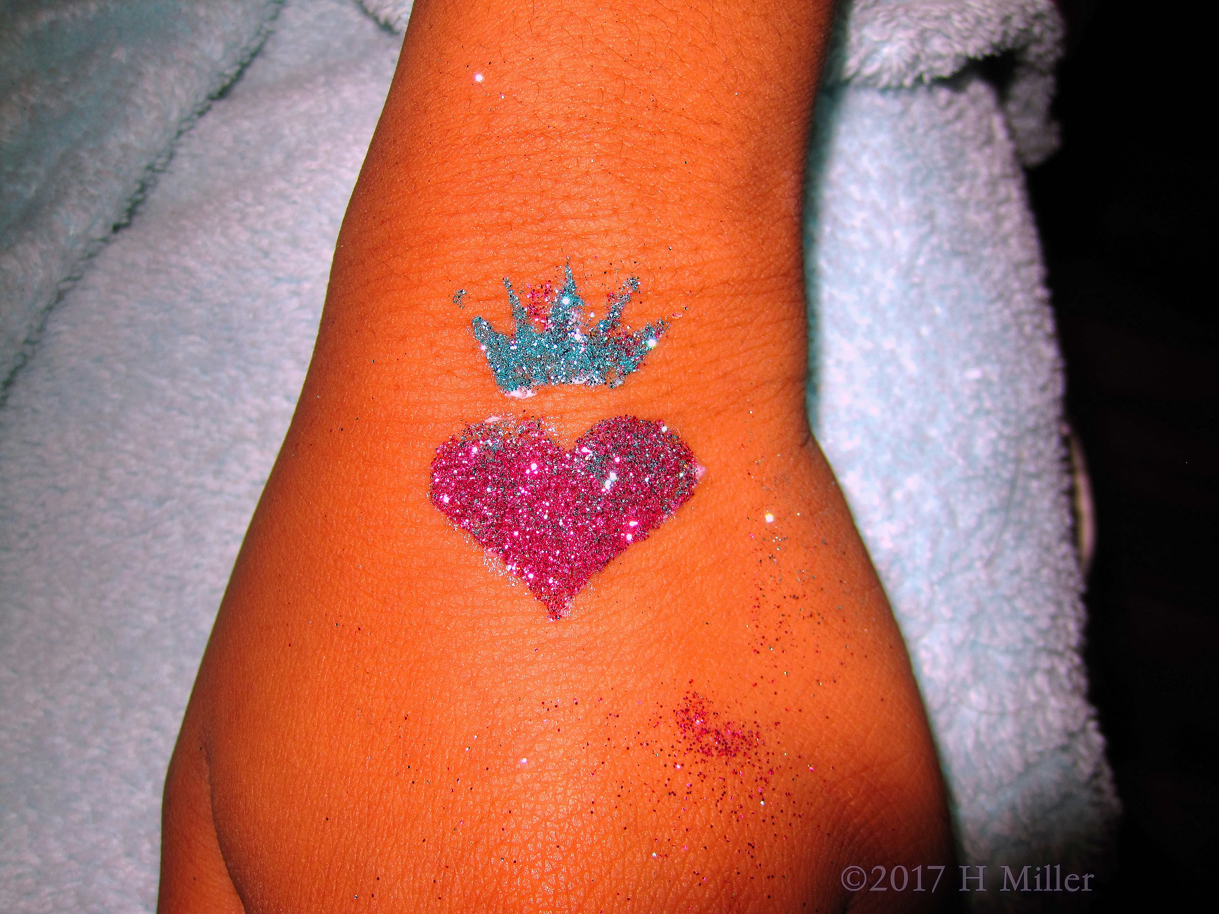 Shimmer And Glitter, Makes The Temporary Tattoo Look Perfect For Kids. Shimmer And Glitter, Makes The Temporary Tattoo Look Perfect For Kids.