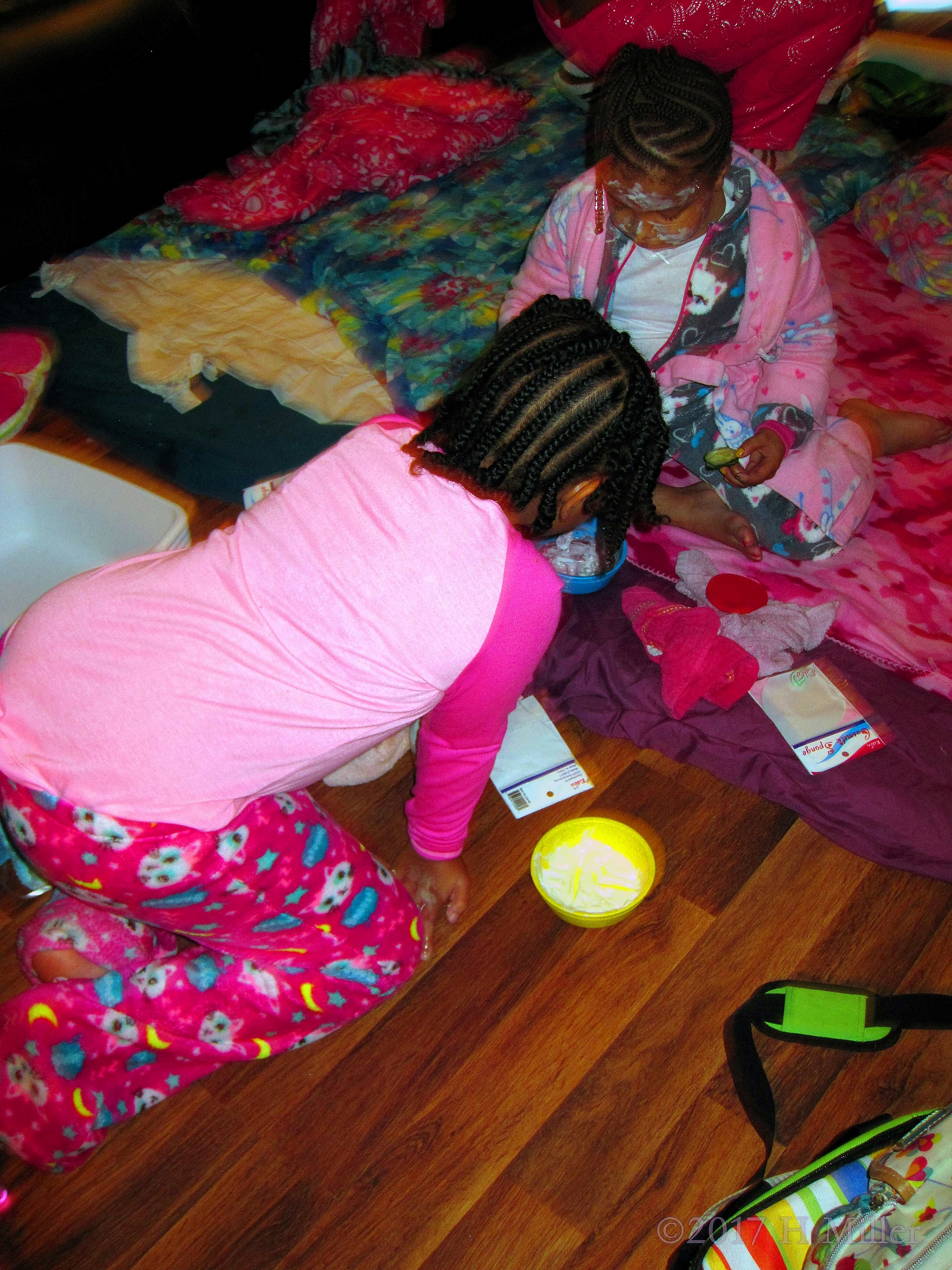 The Girls Enjoy Exploring The Facial Stuffs! The Girls Enjoy Exploring The Facial Stuffs!