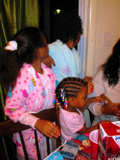 Doing Kids Craft Spa Party Activities Together! Doing Kids Craft Spa Party Activities Together!