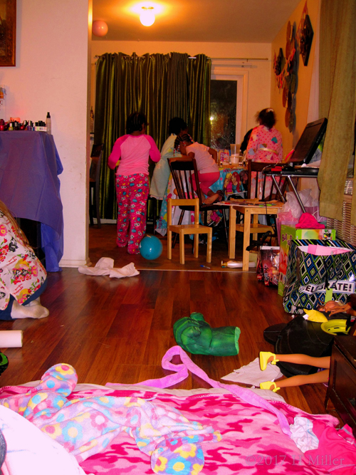 Having Fun Doing Kids Crafts At The Spa Party. Having Fun Doing Kids Crafts At The Spa Party.