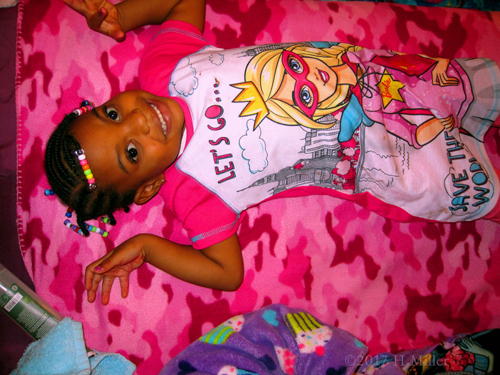 She Feels Happy While Lying On The Kids Facial Mat She Feels Happy While Lying On The Kids Facial Mat