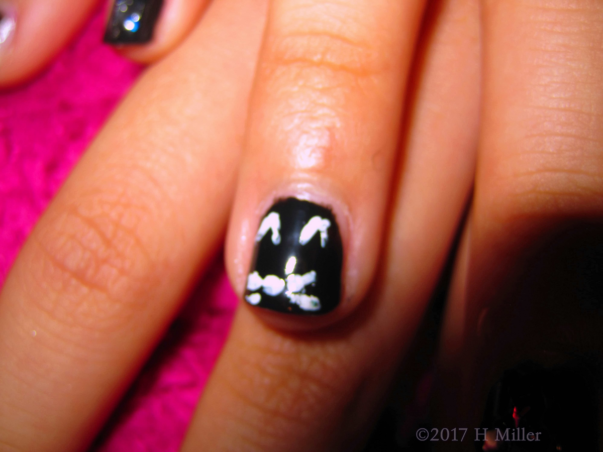 Perfect Cat Nail Design For This Girls Manicure! 