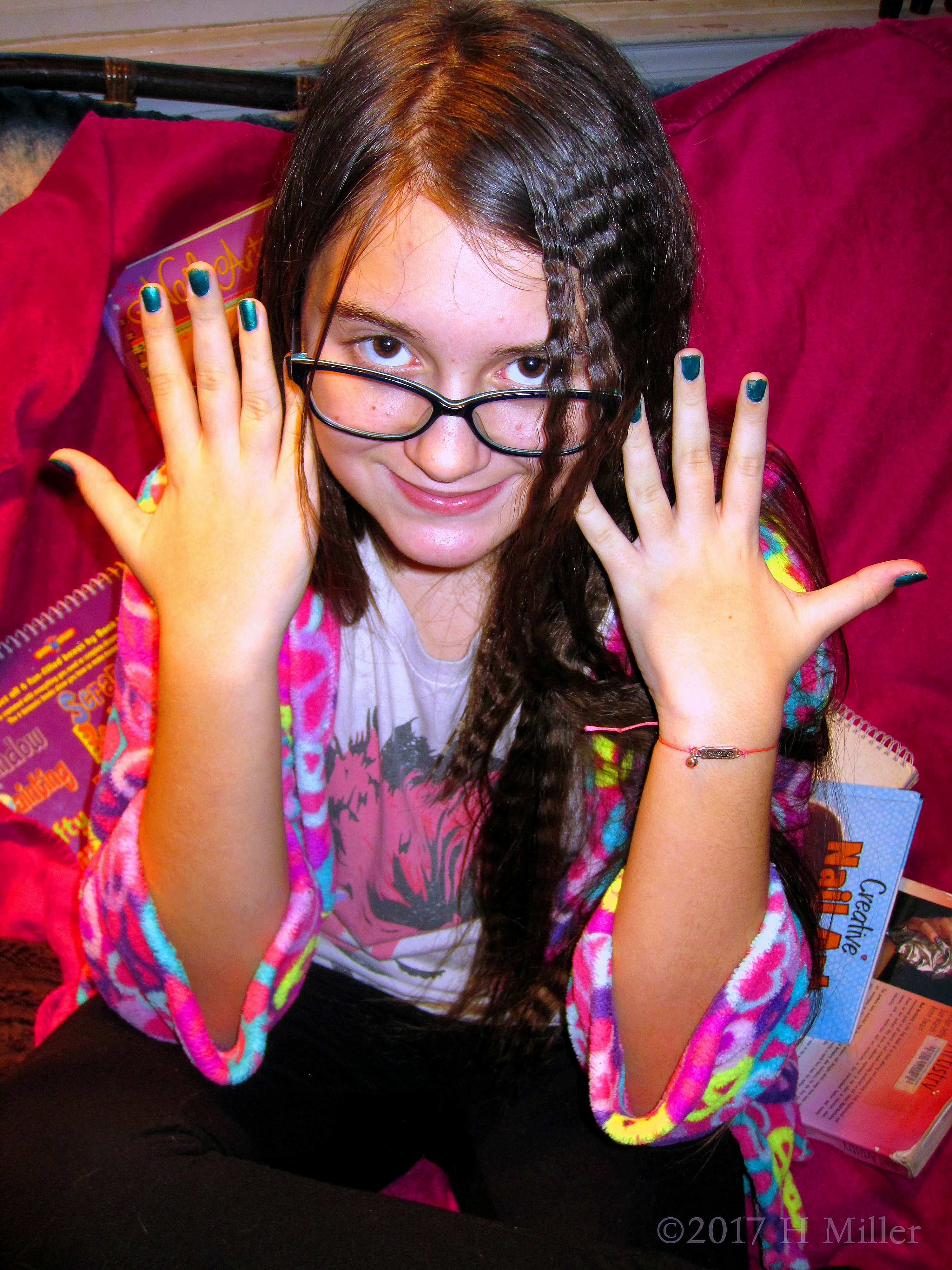 Classic Kids Mani And Crimped Girls Hairstyle Is So Much Fun! Classic Kids Mani And Crimped Girls Hairstyle Is So Much Fun!