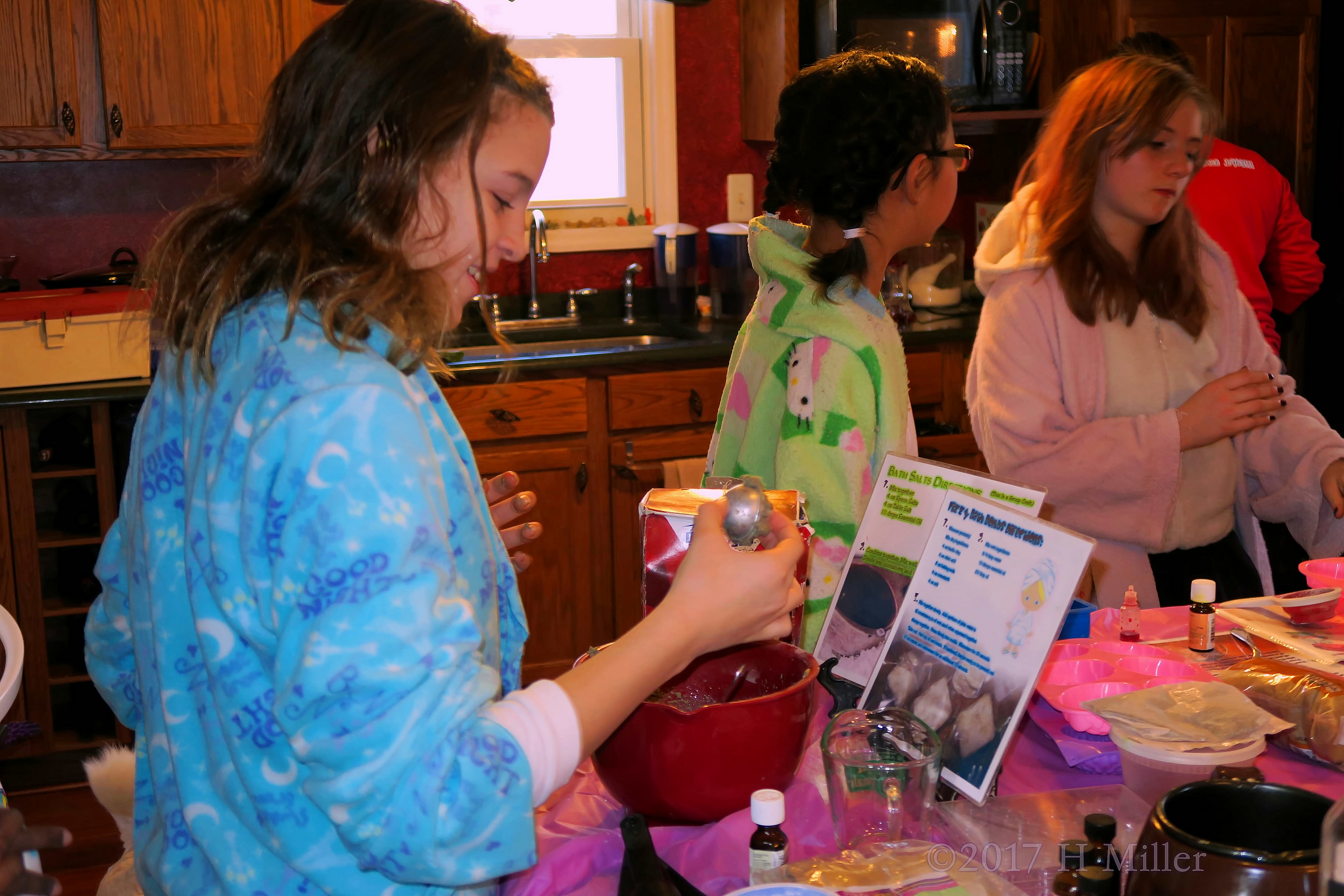 Homemade Kids Crafts Projects Are So Easy And Fun! Homemade Kids Crafts Projects Are So Easy And Fun!