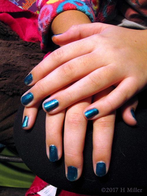 Elegant Blue Metallic Manicure.