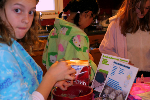 Making Some Bath Salts At The Kids Crafts Table.