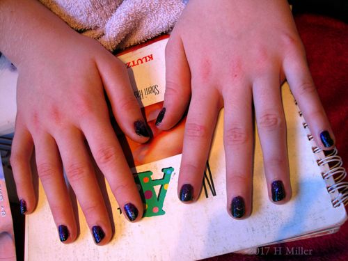 Nail Art Like The Galaxy For This Girls Mini Manicure Nail Art Like The Galaxy For This Girls Mini Manicure