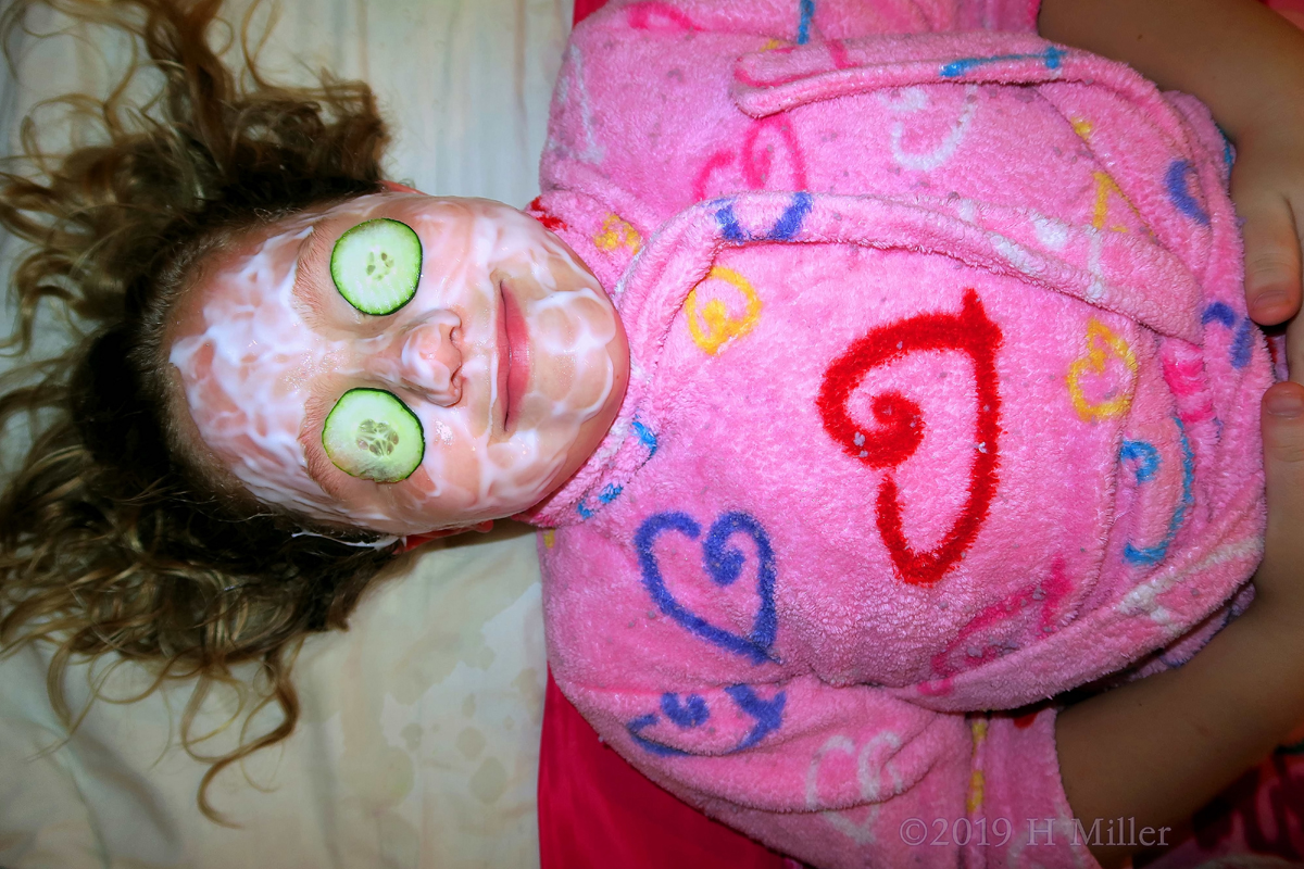 Pioneering Pink Strawberry Face Mask! Kids Facial At The Kids Spa Party! 