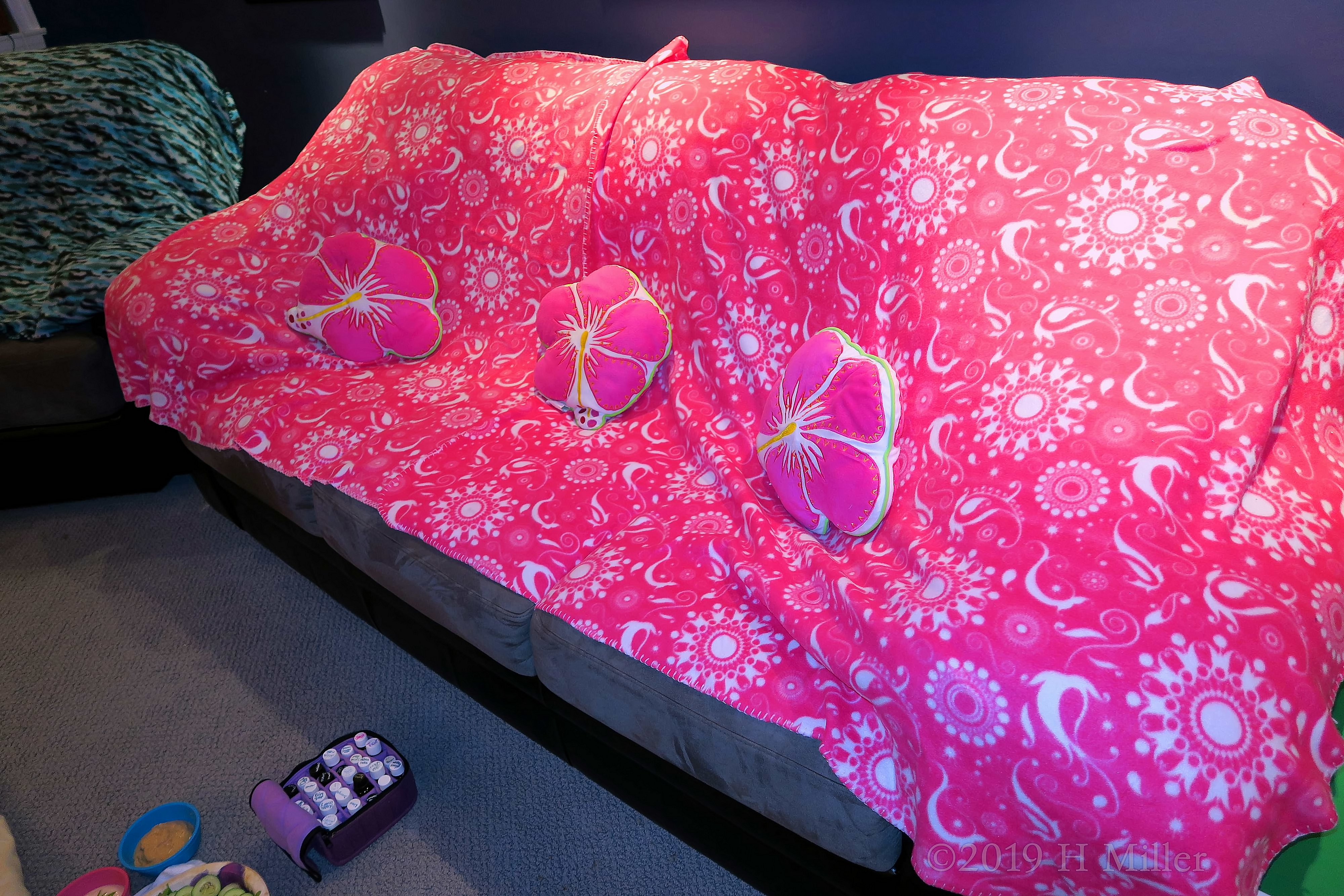 Aloha Lounging! Kids Spa Party Decorations! Aloha Lounging! Kids Spa Party Decorations!