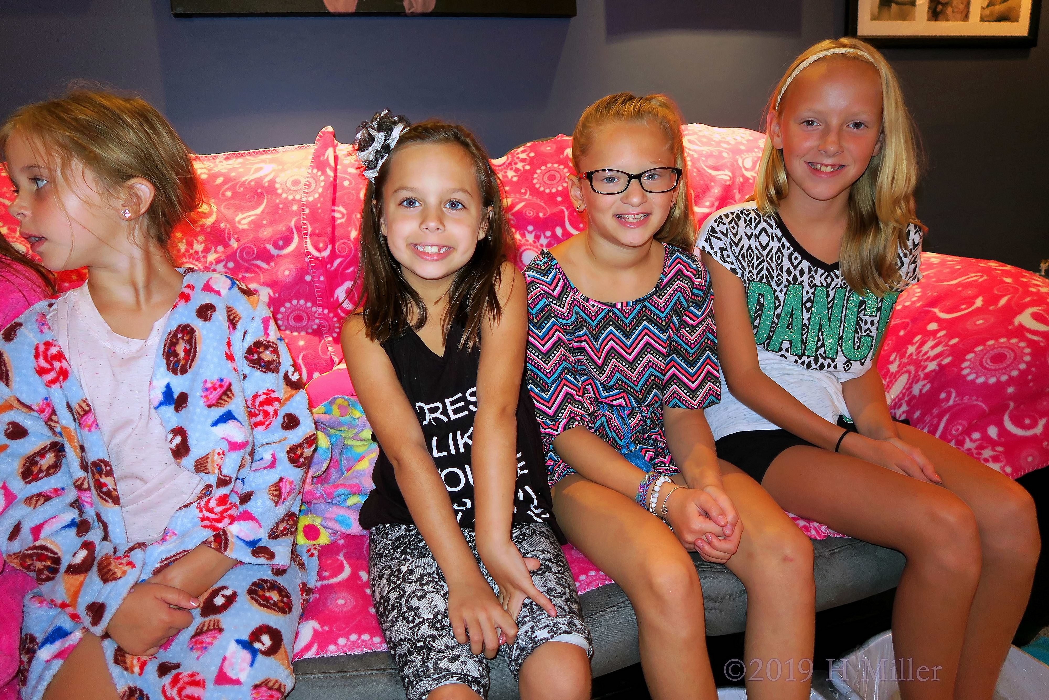 New Fashioned Nail Salon! Kids Pedis At The Kids Spa Party! 