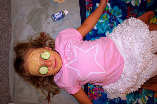 Complete With Cucumbers! Kids Facial Masque! Complete With Cucumbers! Kids Facial Masque!