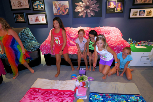 Group Hangs! Group Photo! Group Hangs! Group Photo!