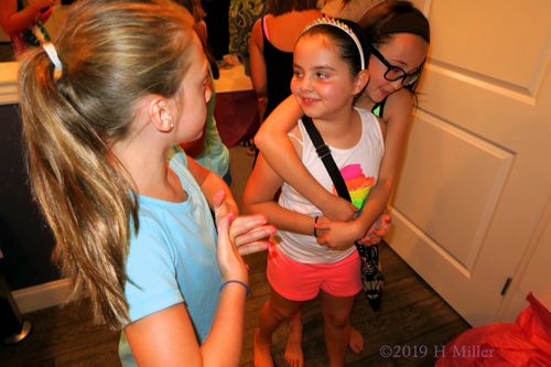 Hang On! Party Guests Wait For Kids Spa Robes! Hang On! Party Guests Wait For Kids Spa Robes!