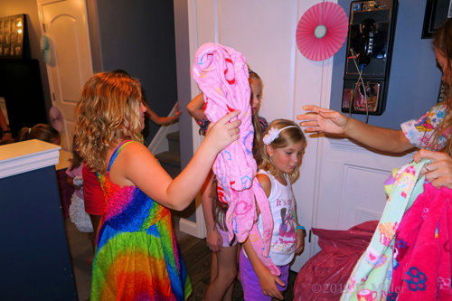 Picking Pink Kids Spa Robe! Picking Pink Kids Spa Robe!