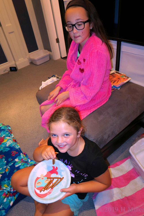 Sharing Pretzel Sticks! Kids Spa Party Treats! Sharing Pretzel Sticks! Kids Spa Party Treats!