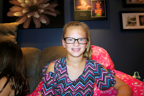 Shining Smiles! Spa Party Guest Enjoys Kids Spa Party! Shining Smiles! Spa Party Guest Enjoys Kids Spa Party!