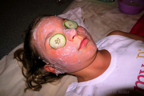 Splendid Strawberry Facials! Kids Facials At The Kids Spa Party! Splendid Strawberry Facials! Kids Facials At The Kids Spa Party!