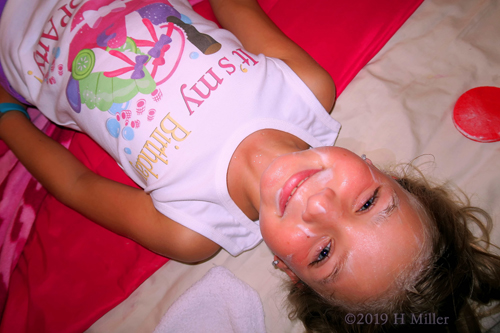 Swell Strawberry Face Mask! Kids Facials At The Kids Spa Party! Swell Strawberry Face Mask! Kids Facials At The Kids Spa Party!