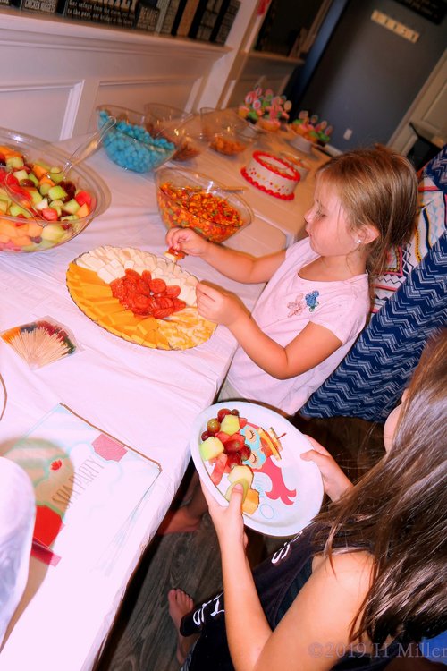 Taking From The Tray! Kids Spa Party Treats! Taking From The Tray! Kids Spa Party Treats!