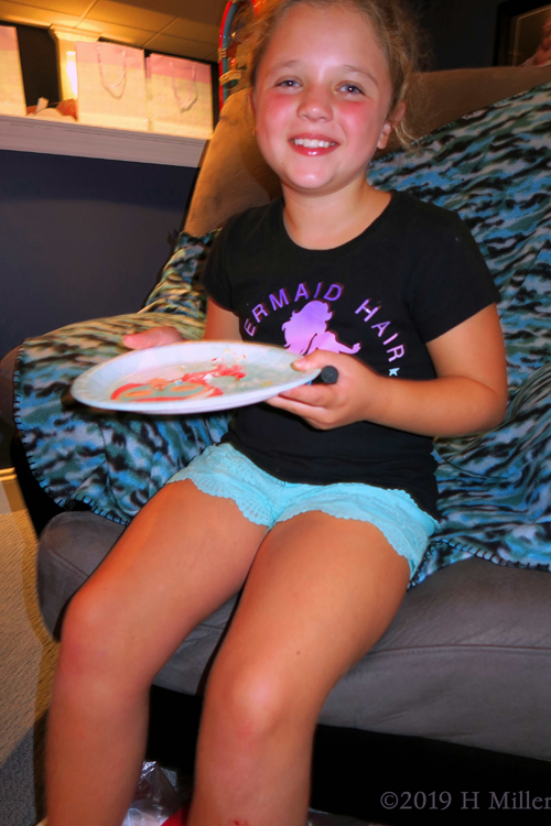 Tasting Treats! Treats At The Kids Spa Party! Tasting Treats! Treats At The Kids Spa Party!