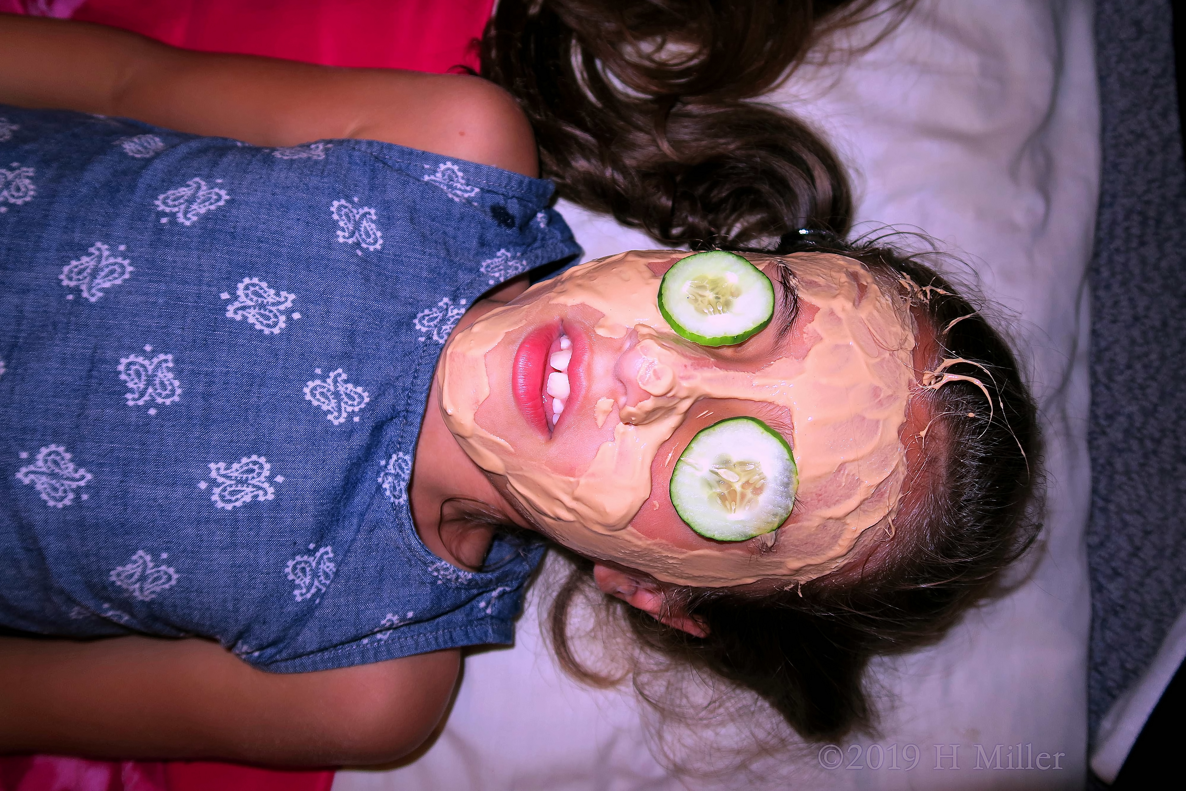Can't See Trouble! Kids Facials At The Spa Party! 4