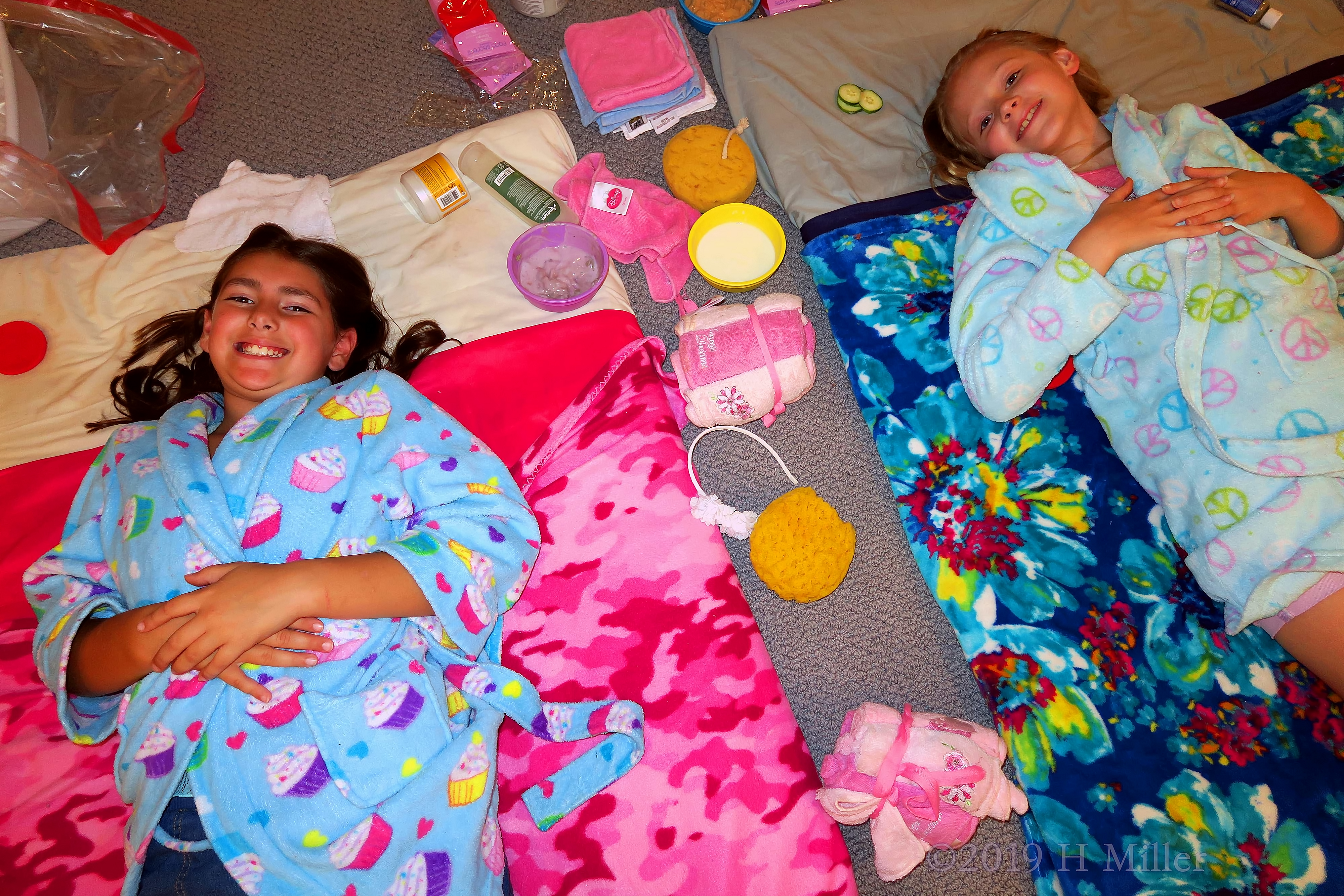 Chilling Together With Friends! Side By Side Relaxing During Facials For Girls. Chilling Together With Friends! Side By Side Relaxing During Facials For Girls.